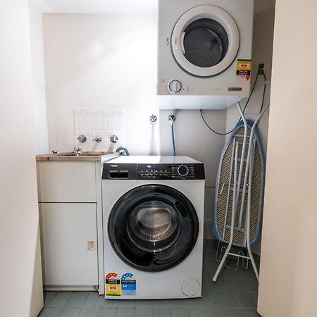 Cozy 2 Bedroom Apartment Surry Hills ซิดนีย์ ภายนอก รูปภาพ